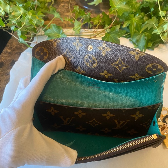 Louis Vuitton Emilie Monogram Wallet on Chain - Picture 12 of 14